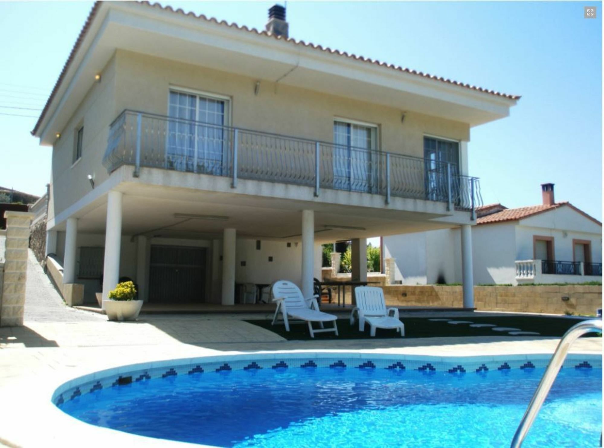 104029 House In